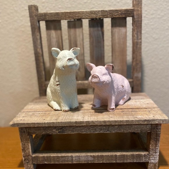 Farmhouse Pig Statues Set of 2, Country Pigs, Resin Pink Pig & Resin White Pig - Picture 2 of 16